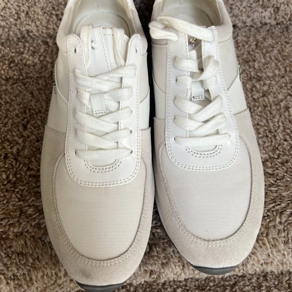 Michael Kors Women's Off White Leather Sneakers. - Picture 3 of 12